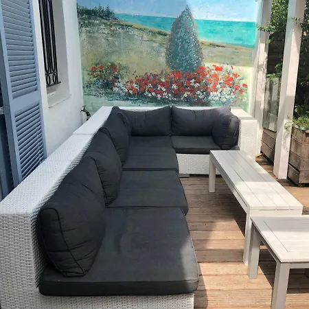 Hébergement de vacances Riverside House With Garden & Pontoon *